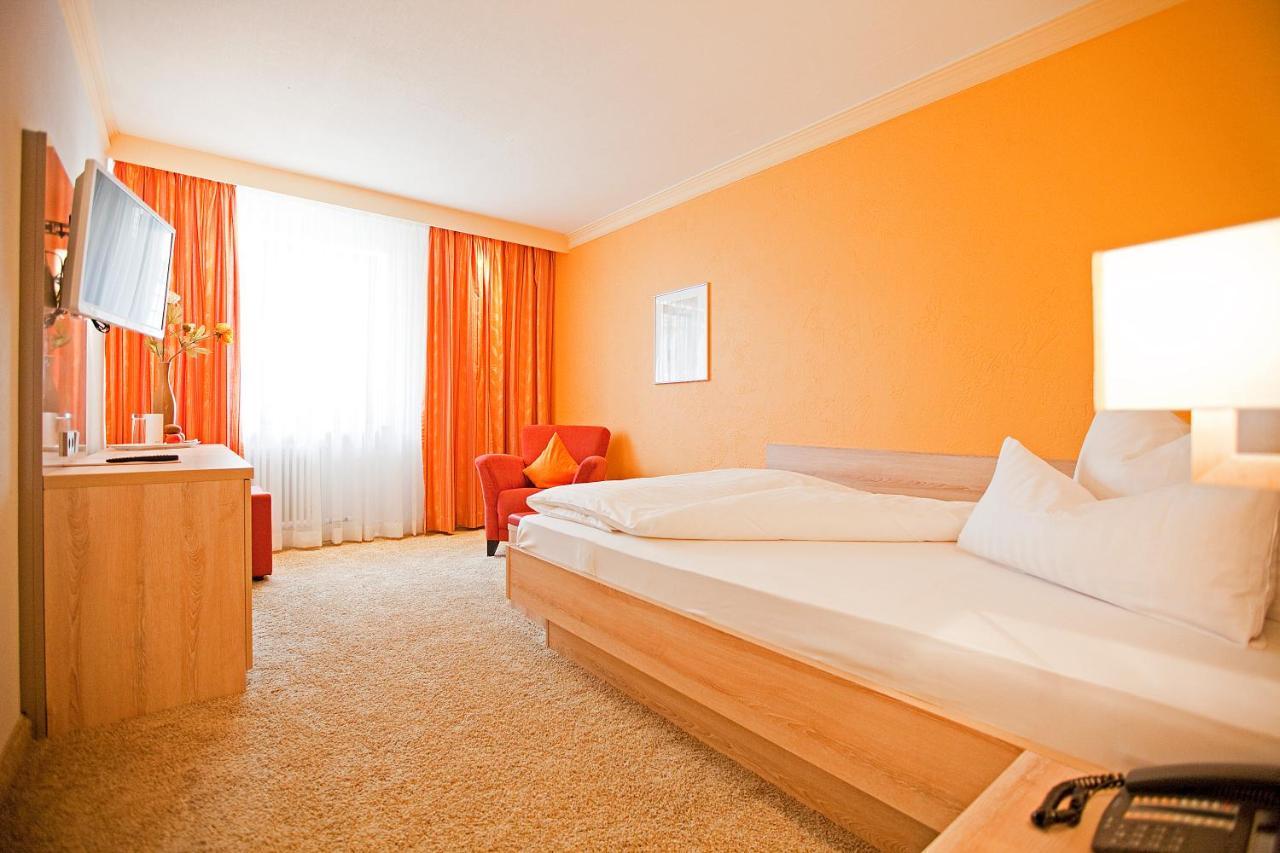 Hotel Krone Ohg Герлинген Екстериор снимка