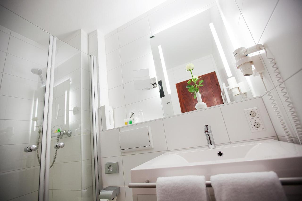Hotel Krone Ohg Герлинген Екстериор снимка