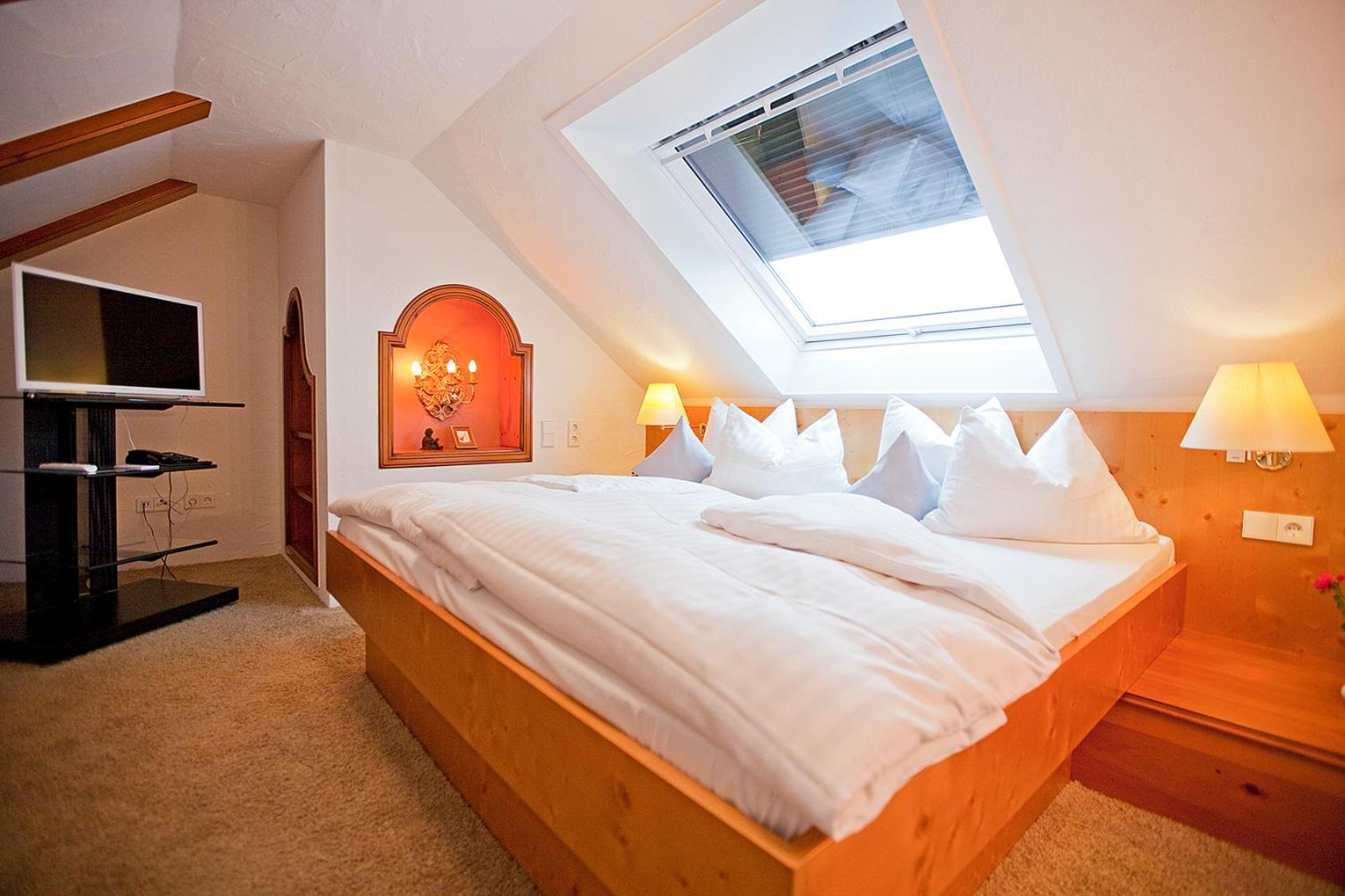 Hotel Krone Ohg Герлинген Стая снимка