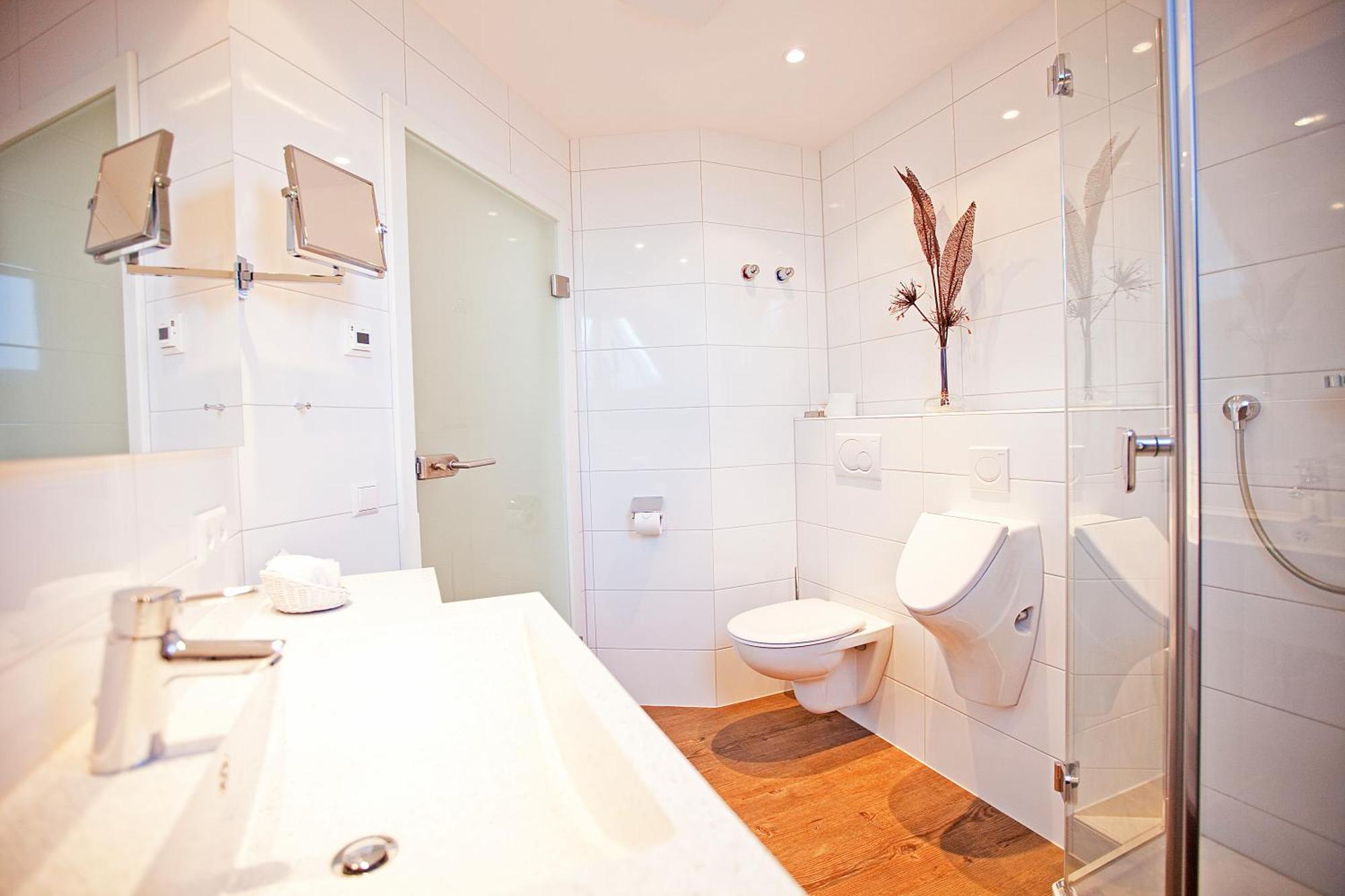 Hotel Krone Ohg Герлинген Стая снимка