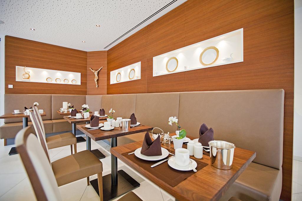 Hotel Krone Ohg Герлинген Екстериор снимка