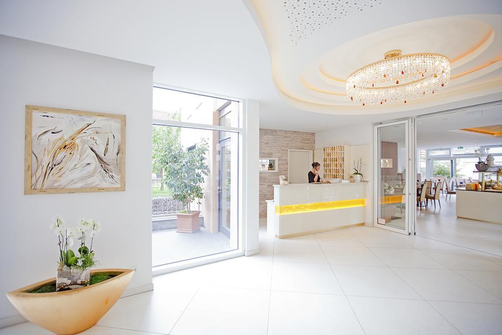 Hotel Krone Ohg Герлинген Екстериор снимка